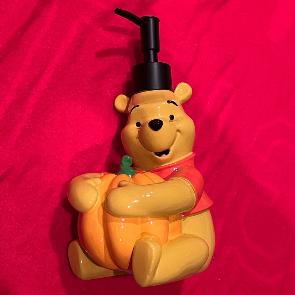 NEW Disney Winnie the Pooh Halloween Pumpkin soap dispenser
